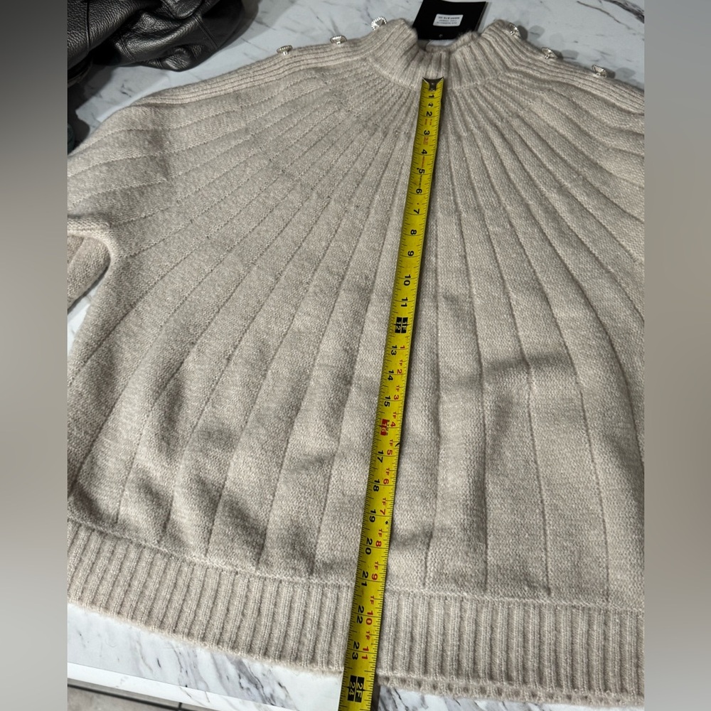 𝅺marc New York Andrew Marc fit is loose with a dolman sleeve and rhinestones - Picture 14 of 15